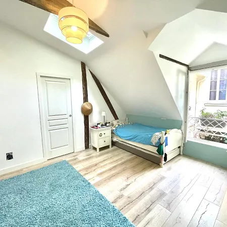 Gorgeous 5 Bedroom Parisian Hotel *