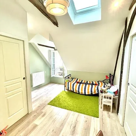 Gorgeous 5 Bedroom Parisian Parigi