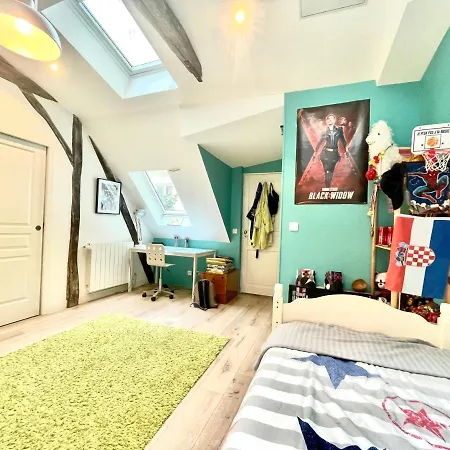 Hotel Gorgeous 5 Bedroom Parisian *