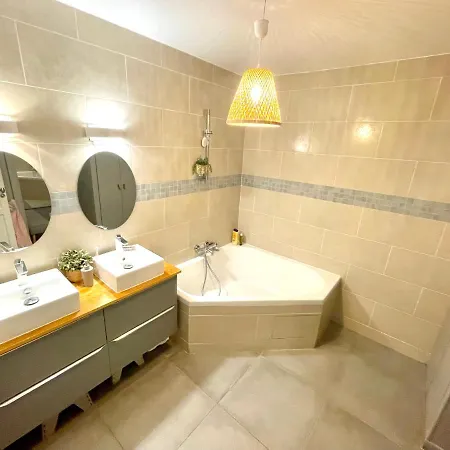 Hotel Gorgeous 5 Bedroom Parisian