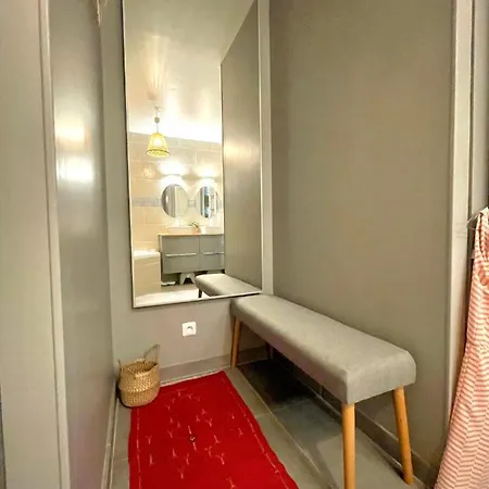 Gorgeous 5 Bedroom Parisian Hotel *